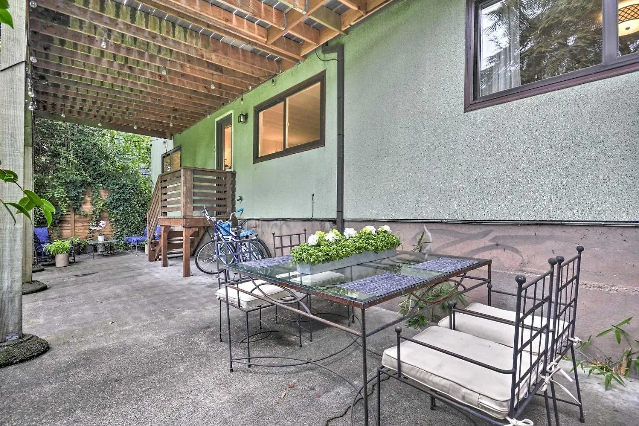 Lush Portland Flat With Fire Pit, 4 Mi To Dtwn! 아파트