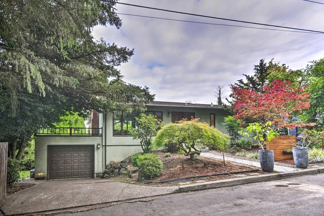 Lush Portland Flat With Fire Pit, 4 Mi To Dtwn! Apartment 0*,