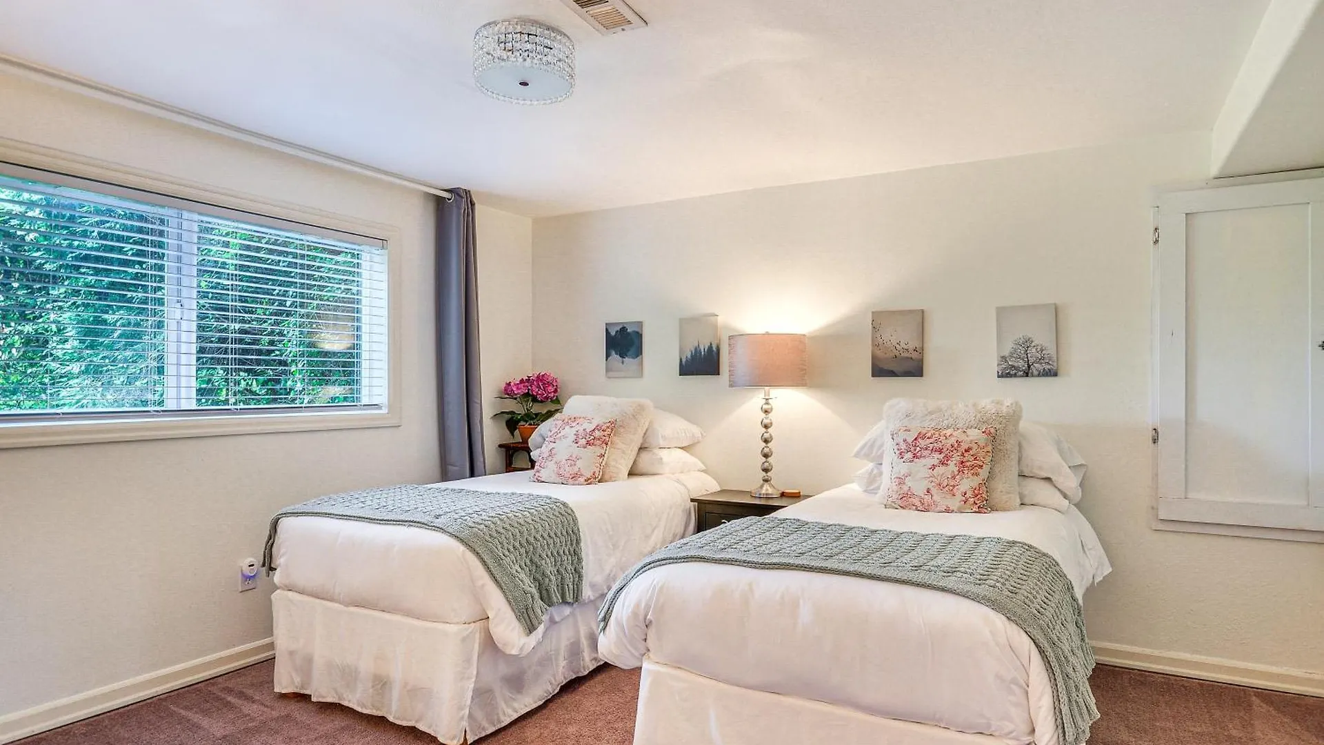 Lush Portland Flat With Fire Pit, 4 Mi To Dtwn! Apartment