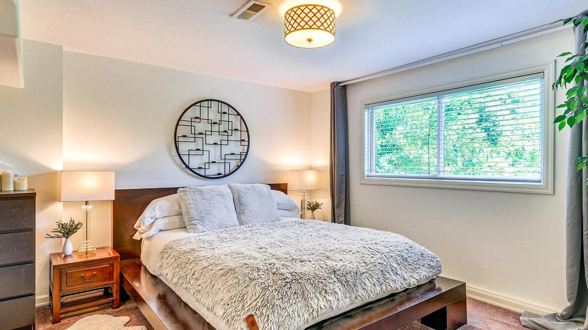 Lush Portland Flat With Fire Pit, 4 Mi To Dtwn! Apartment